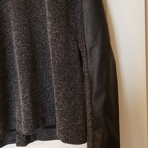 womens blouse - Picture 2 of 3